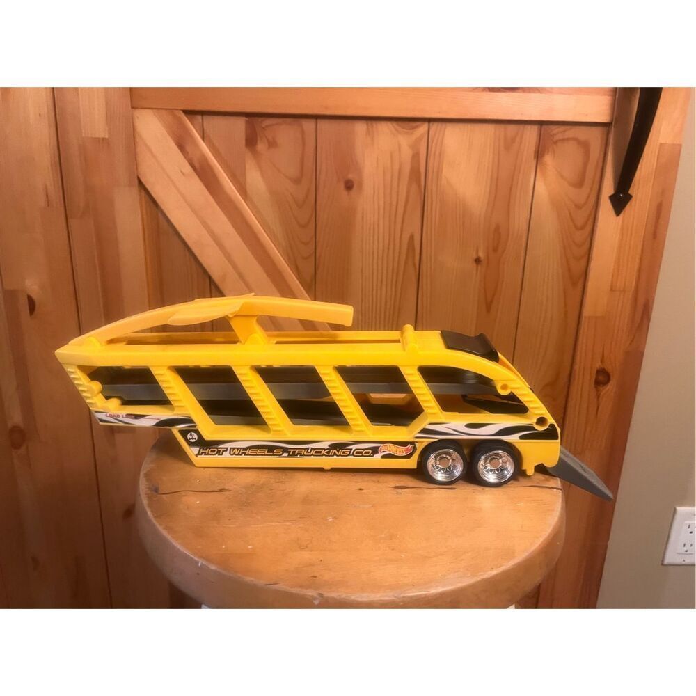 Mattel Hot Wheels 2000 Trucking Co. Storage Car Hauler Only (7538)